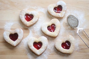 Valentine Linzer Cookies | 31Daily.com