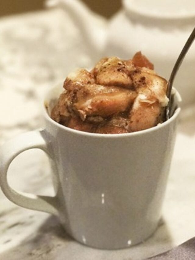 Two-Minute Bread Pudding in a Mug with Browned Butter Vanilla Sauce | 31Daily.com