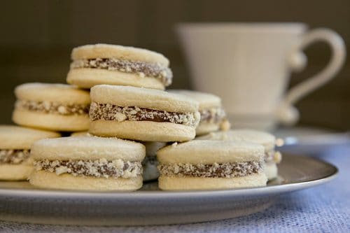 Latin American Alfajores Tea Cookies with Dulce de Leche | 31Daily.com
