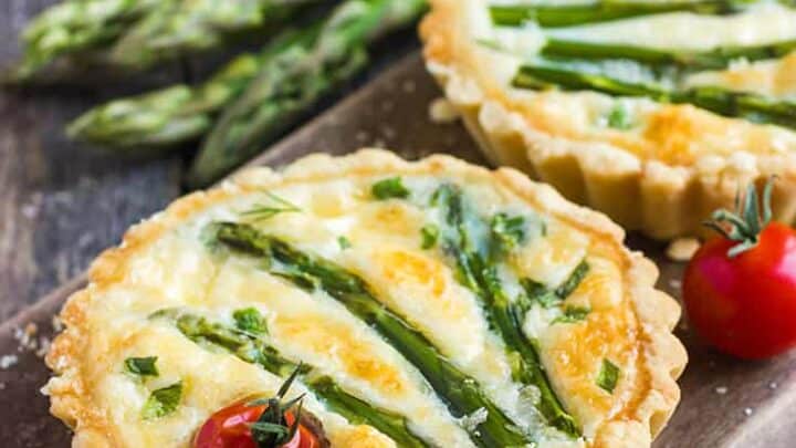 Deliciously Easy Asparagus and Cheese Mini Tarts | 31Daily.com