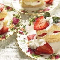 A Quick and Easy Strawberry Napoleon Dessert in Minutes | 31Daily.com
