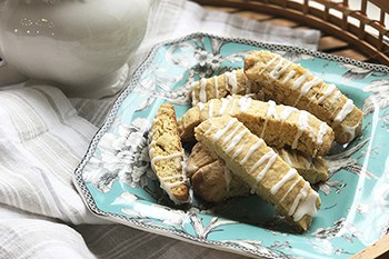 Lemon Biscotti with Almonds and Vanilla | 31Daily.com