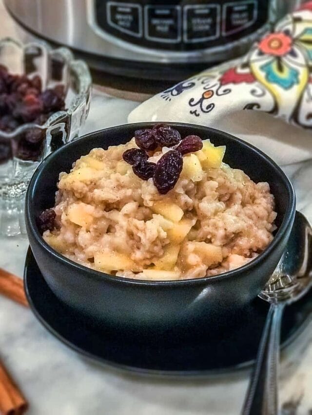 Easy Rice Cooker Oatmeal with Apples and Cinnamon | 31Daily.com