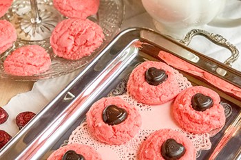 Easiest Ever Strawberry Chocolate Heart Cookies | 31Daily.com