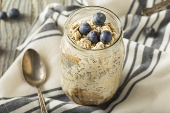 Overnight Oats with Blueberries and Honey | 31Daily.com