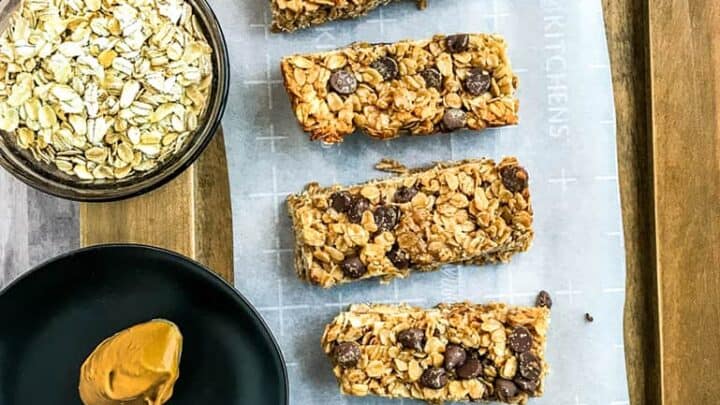 Healthy Peanut Butter Granola Bars with Chocolate Chips | 31Daily.com