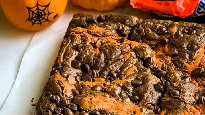 Halloween Fudgy Peanut Butter Swirl Brownies | 31Daily.com