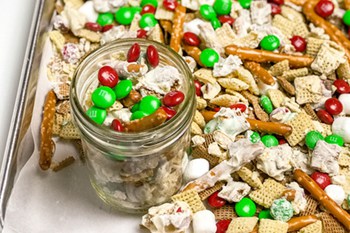 5 Minute Christmas Crack: A Simple Sweet and Salty Snack | 31Daily.com