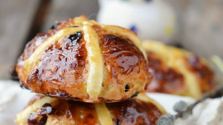 Easter Hot Cross Buns that are Easy to Make Ahead or on Good Friday | 31Daily.com