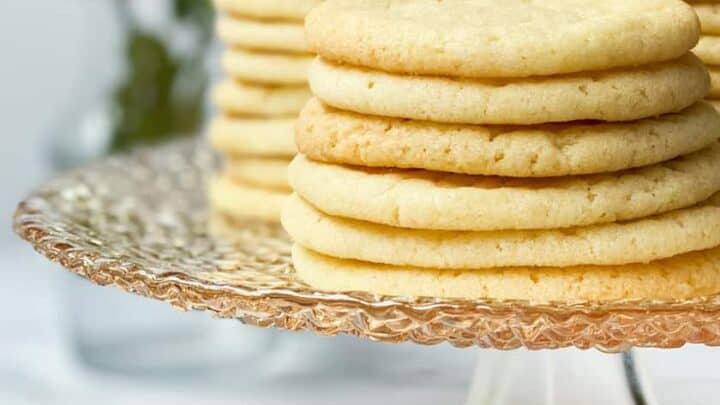 Vanilla Tea Cake Cookies with a Red Rose