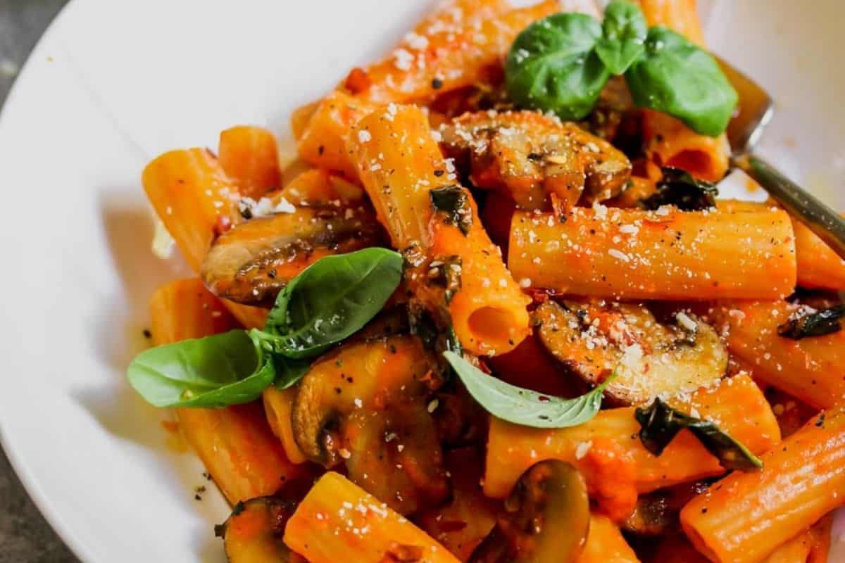 Roasted Red Pepper Pasta for 5 Ingredient Fall Dinners