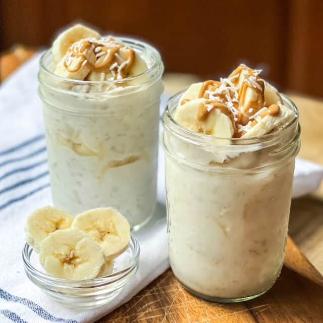 Closeup view of Peanut Butter Banana Overnight Oats with sliced bananas