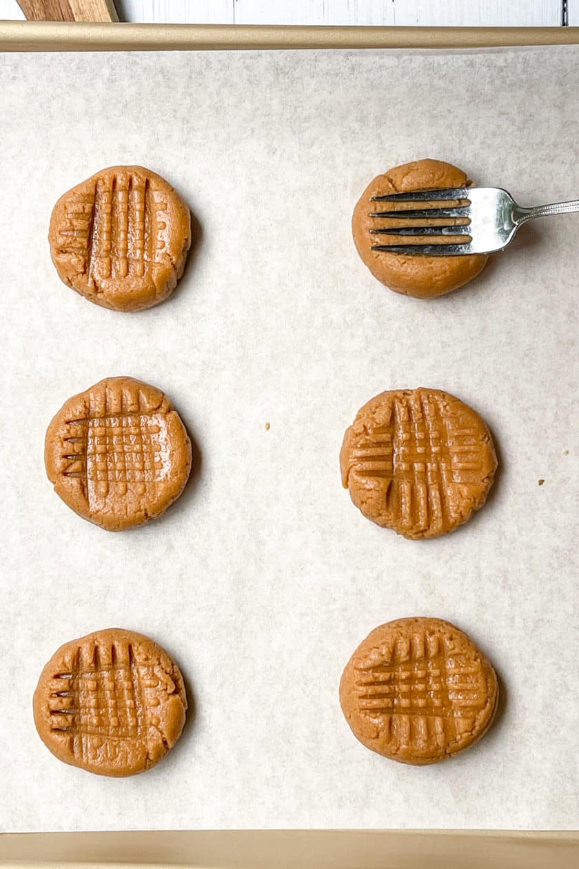 Crosshatch pattern on top of unbaked peanut butter cookie