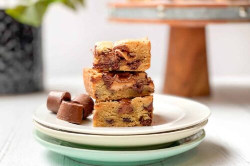 Closeup view of stacked Rolo Blondies on a plate