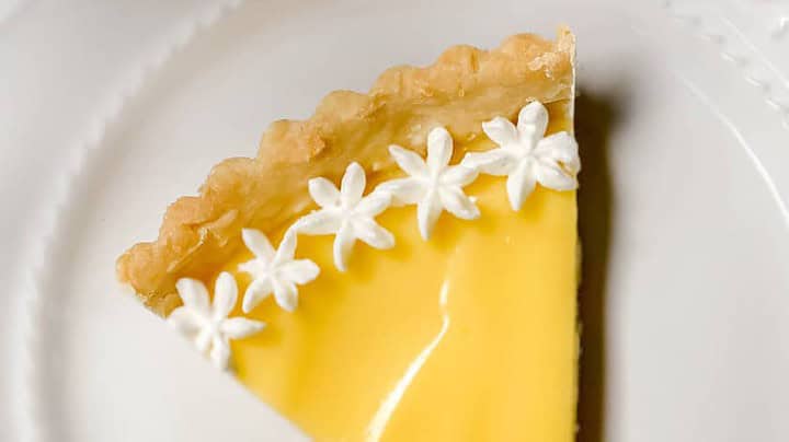Closeup top view of Lemon Curd Slice