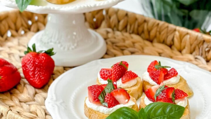 Strawberry Bruschetta on a woven tray ready for serving