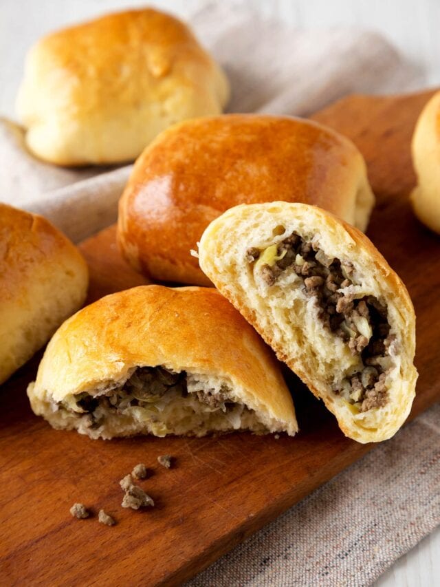 Easy Bierocks: German Meat Pie